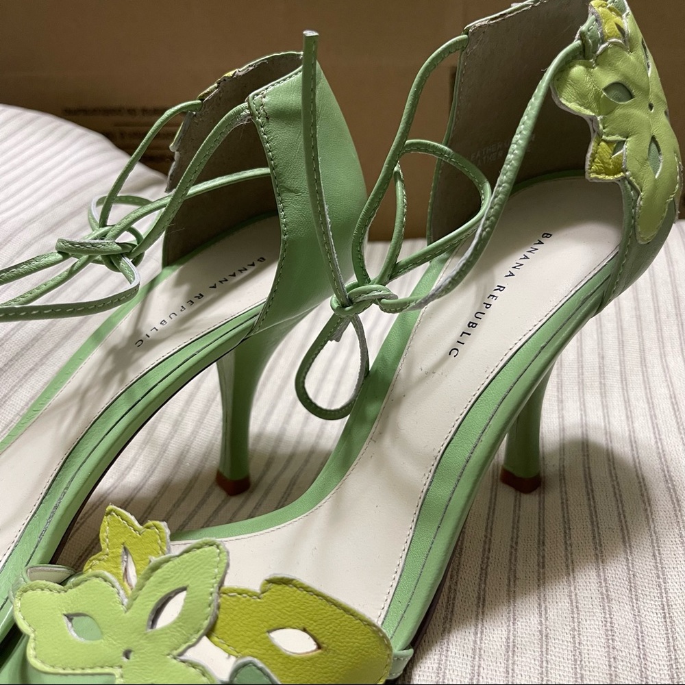 Banana Republic Y2K Heels - Picture 5 of 6